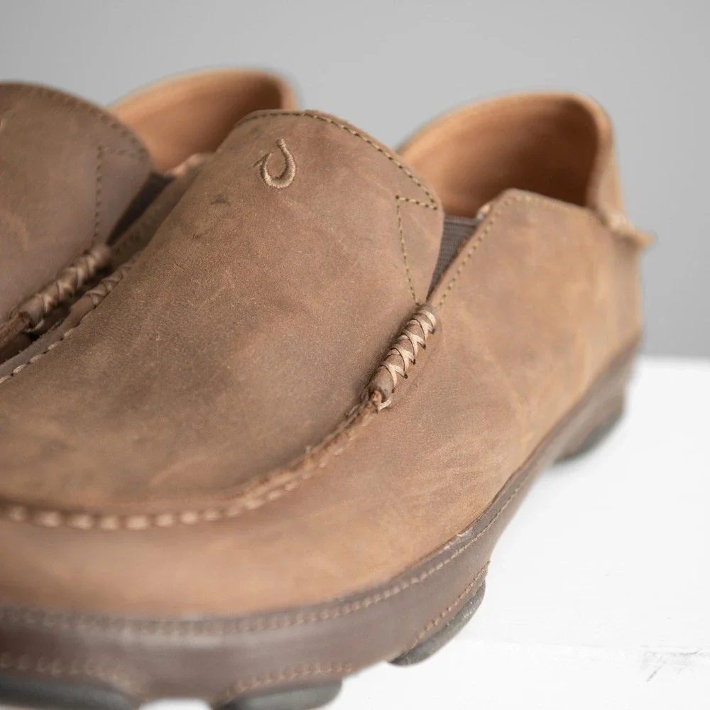 OluKai Moloa Mens Brown Leather Slip On Shoes Sz 8 Beachy Island Moccasin Slide